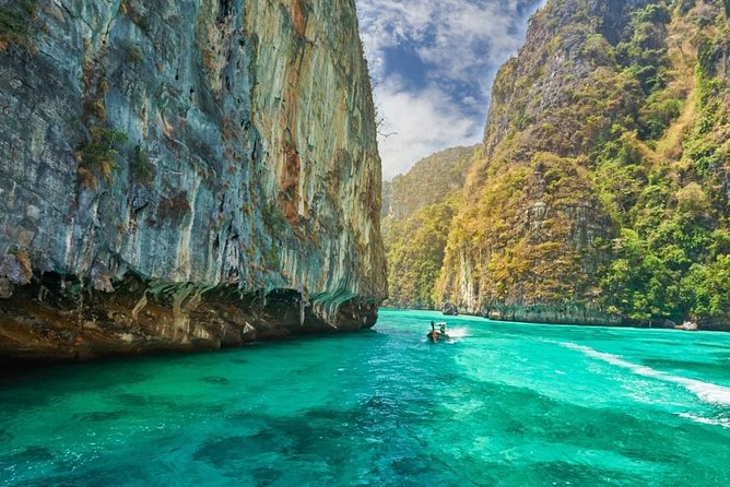 Blu Anda Catamaran to Phi Phi from Phuket - Tonsai Bay and the final beach stop