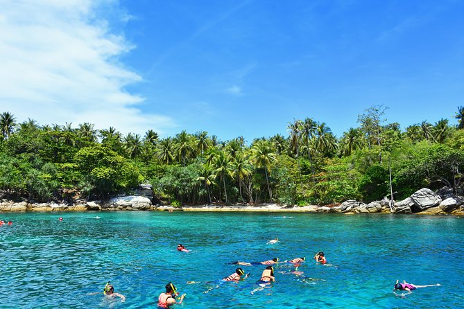 Coral and Racha Islands from Phuket - Racha Noi and the limits of a 30-minute snorkel
