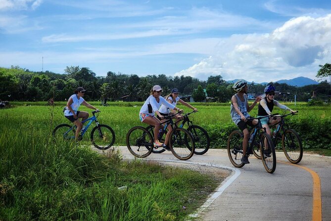 Islands Discovery: Koh Yao and Koh Hong with Bicycles and Beaches - Lunch with local island flavors