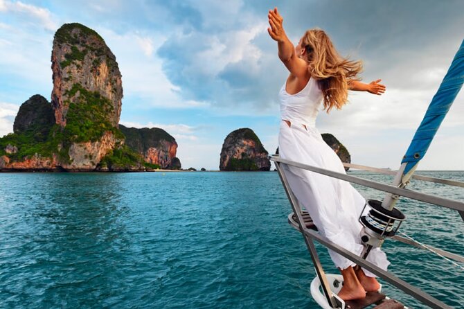 Phi Phi Islands Tour by Luxury Big Boat from Phuket - Phi Phi Don lunch and the busiest part of the day