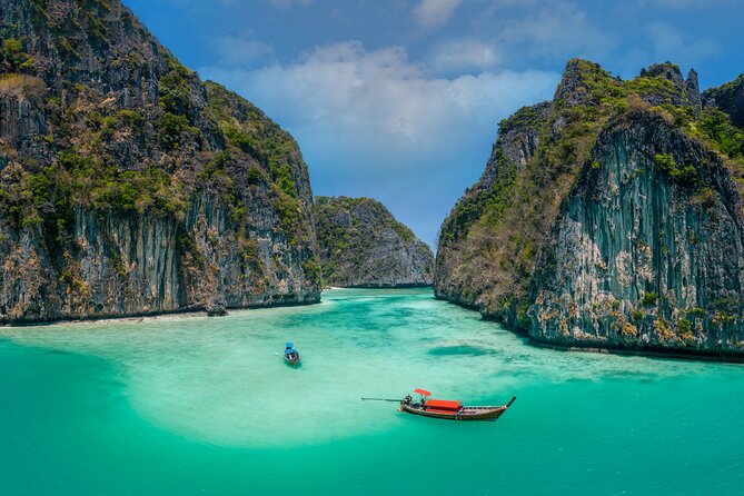 Phi Phi, James Bond & Krabi Overnight - Exclusive 2D1N - Pileh Lagoon offers the best water stop