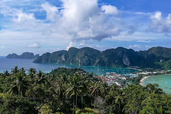 Phi Phi - Khai/Bamboo Islands Tour with Lunch by Speed Catamaran - Lunch on Phi Phi Don keeps the schedule moving