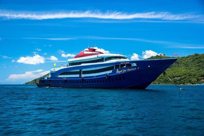 Phi Phi Maya and Maithon by Indigo Luxury Catamaran in Phuket - Maya Bay and the limits of fame