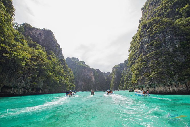 PHI PHI & MAYA & BAMBOO Premium Catamaran Max 28 pax - Lunch on Phi Phi Island from 12:30 to 1:30