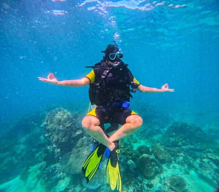 Phuket: 3 Khai Islands Speedboat Tour- Snorkeling & Relaxing - Guides, group size, and the service level