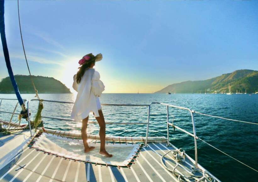 Phuket: Coral Island Catamaran Cruise with Sunset Dinner - Kahung Beach and Coral Island free time