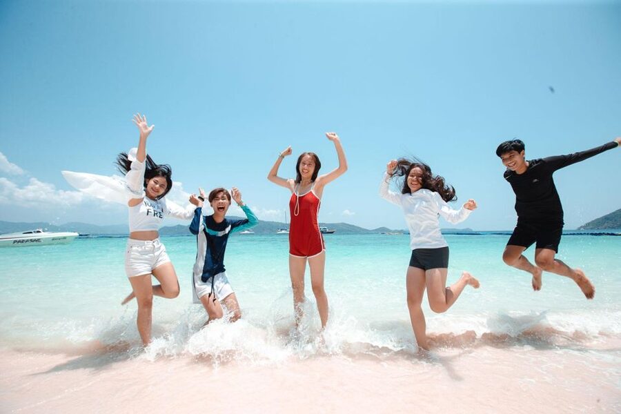 Phuket: Coral Island Half-Day Tour by Speedboat - Chalong Pier and the safety briefing