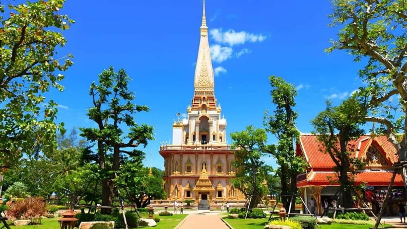 Phuket: Full Day City Tour with Night Market - The van, guides, and traffic