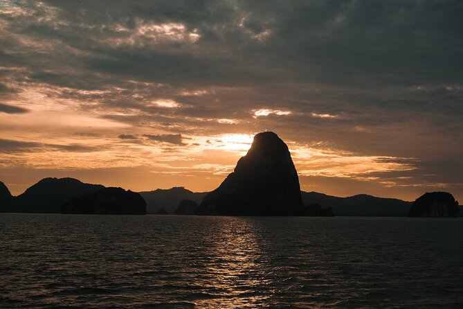 Phuket : James Bond Island and Phang Nga Bay by Premium Yacht - Food, fruit, and the late-day cruise