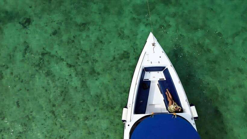 Phuket: Khai Nok, Khai Nai, and Khai Nui Island Day Trip - The speedboat ride and the first views