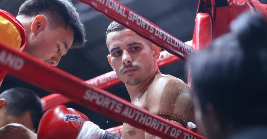 Phuket: Muay Thai Fight at Rawai MuayThai Boxing Camp - The Wai Kru gives the night its meaning