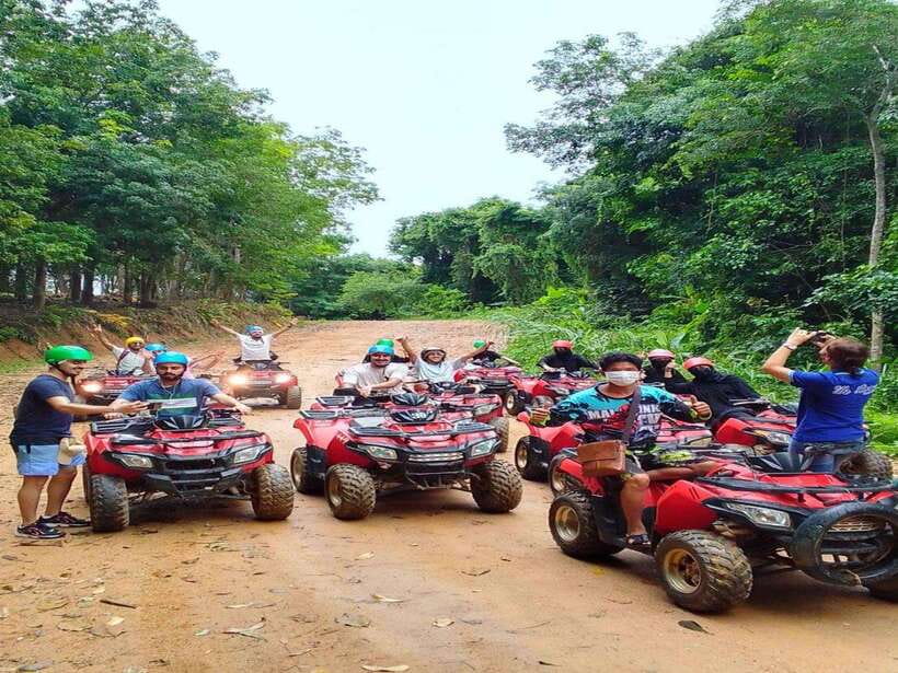 Phuket: Old Town Half-Day Sightseeing with Local Guide - The weekend night market option