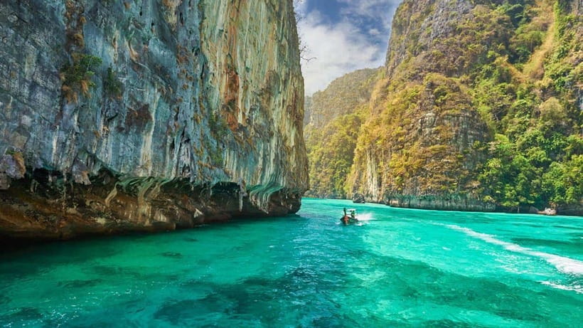 Phuket: Phi Phi Islands and Maya Bay Day Trip with Lunch - The speedboat ride across the water