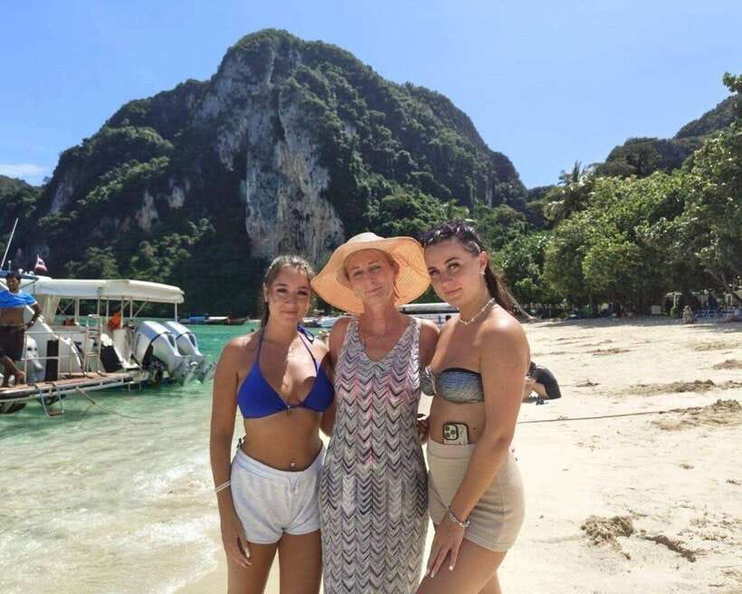 Phuket: Phi Phi Islands and Maya Bay Day Trip with Lunch - Pileh Lagoon and the emerald water