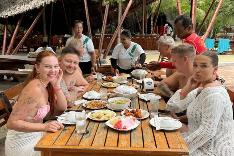 Phuket: Racha and Coral Islands Speedboat Trip with Lunch - The guide keeps the day moving