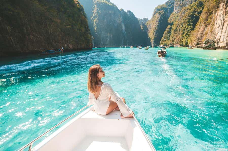 Phuket: Speedboat Day Trip to Phi Phi and Maya Bay - The guides and the feel of the day