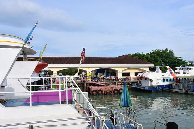 Phuket to Koh Lanta by Satun Pakbara Speed Boat - The speedboat ride and the Koh Phi Phi stop