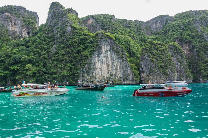 Premium Speedboat Tour: James Bond Island, Phuket - Hong Island canoeing with a guide