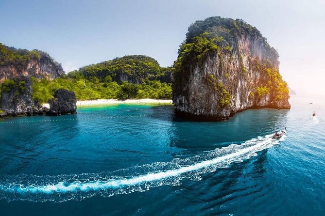 Private Hong Krabi & James Bond Islands Adventure by Speedboat - James Bond Island and the famous limestone setting