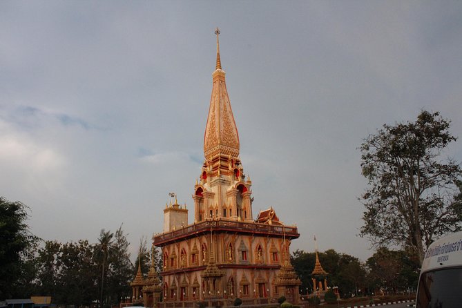 Private local city tour with english speaking driver - A practical way to see six sides of Phuket