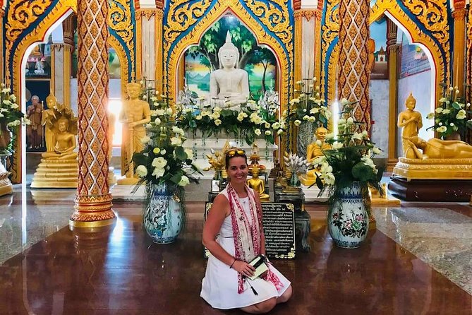 Private Morning Сeremony in Wat Chalong (Chaithararam Temple) - The live fish blessing