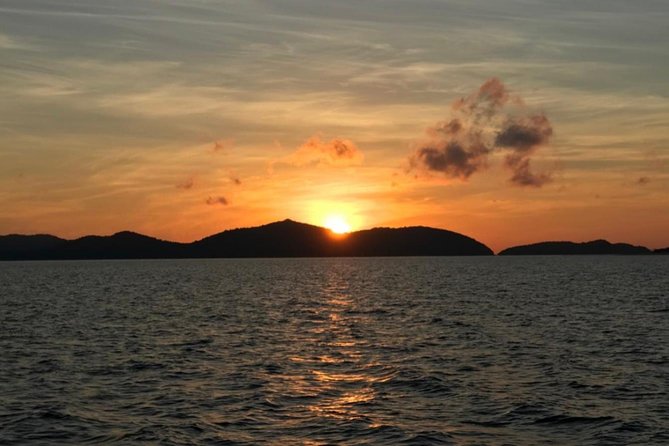 Private Phi Phi Early Bird Premium Tour - Bamboo Island: one hour for snorkeling