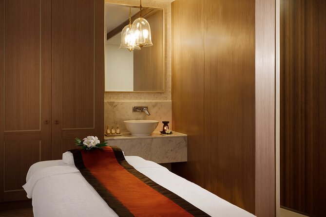 Private Royal Siam Thai Package with Thai Massage in Phuket - The White Mud Wrap Takes the Middle Slot
