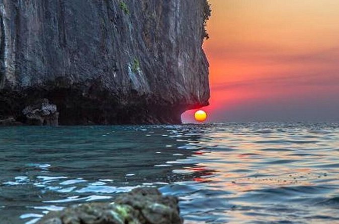 Private Tour Phi Phi Early Bird Premium Tour by Speed Boat - Food: check this before you pay