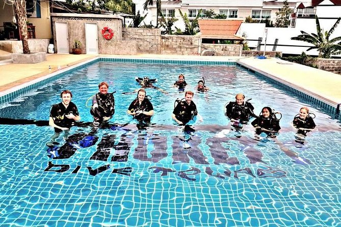 Scuba diving Pool lesson for beginners (1 hour ) - Why a Phuket pool lesson makes sense for beginners