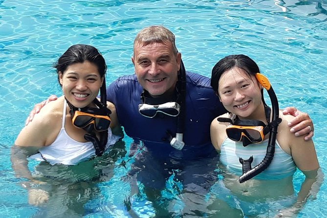 Scuba diving Pool lesson for beginners (1 hour ) - The instructors and the beginner experience