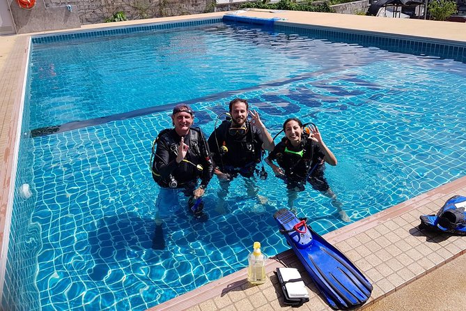 Scuba diving Pool lesson for beginners (1 hour ) - Safety, flying, and timing concerns
