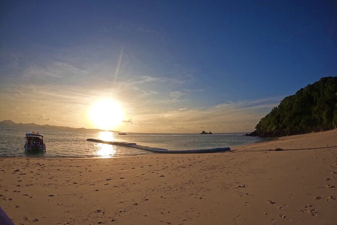 Small Group Phi Phi Islands Sunrise Tour with Seaview Lunch - Phi Phi Don and the seaview lunch