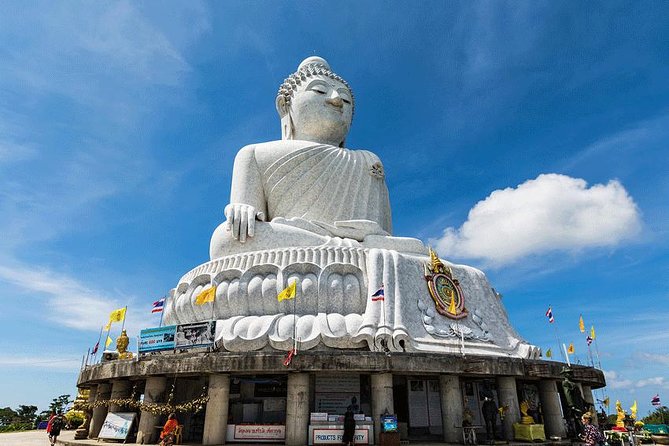Small Group Phuket Sightseeing and City Tour - Guides, drivers, and the small-group difference