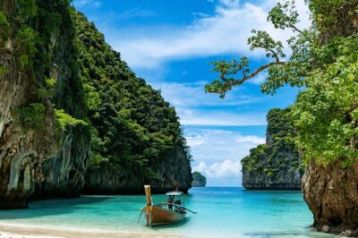 VIP Private Boat to Phi Phi Island: Snorkeling + Land Tour